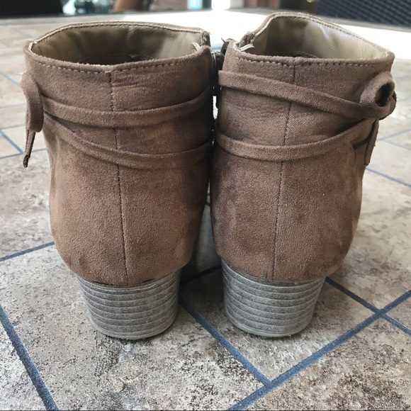 Old Navy Tan Suede-like Low Boots with Bow - Picture 4 of 12